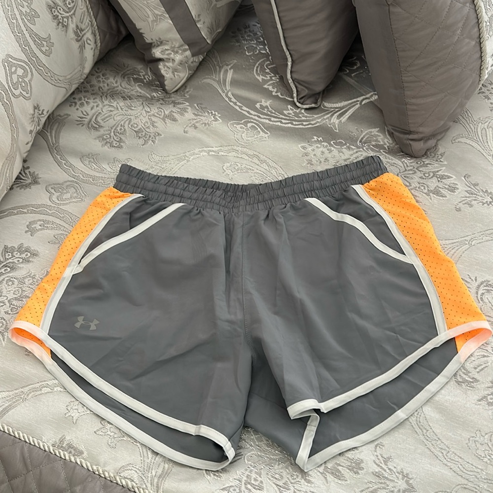 Under Armour Women’s XS Shorts with pockets.
